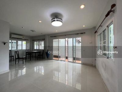Pets friendly house for rent near MRT klongtoey 350m. rama4 area, Bangkok, Thailand Pets friendly house for rent near MRT klongtoey 350m. rama4 area, Bangkok, Thailand