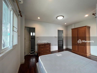 Pets friendly house for rent near MRT klongtoey 350m. rama4 area, Bangkok, Thailand Pets friendly house for rent near MRT klongtoey 350m. rama4 area, Bangkok, Thailand