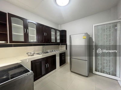 Pets friendly house for rent near MRT klongtoey 350m. rama4 area, Bangkok, Thailand Pets friendly house for rent near MRT klongtoey 350m. rama4 area, Bangkok, Thailand