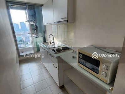 Life @ BTS Tha-Phra, Bangkok, Thailand Life @ BTS Tha-Phra, Bangkok, Thailand