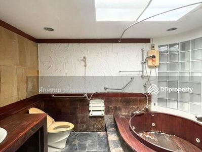 Lat Phrao 64, Intersection 7, Bangkok, Thailand Lat Phrao 64, Intersection 7, Bangkok, Thailand