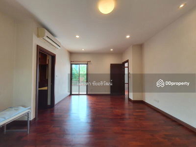 House with private pool in Soi. Soonvijai 4, Bangkok, Thailand House with private pool in Soi. Soonvijai 4, Bangkok, Thailand