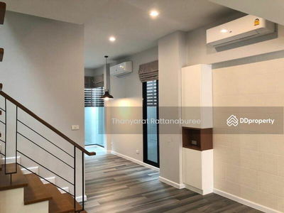 Townhome for rent located in Ekkamai, Bangkok, Thailand Townhome for rent located in Ekkamai, Bangkok, Thailand