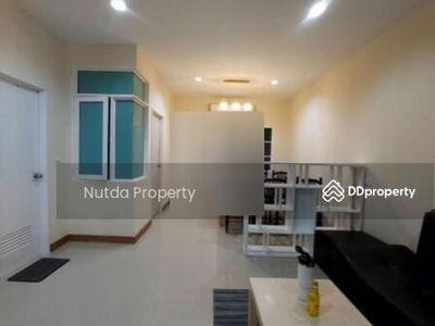 Golden Town Onnut-Pattanakarn, Bangkok, Thailand Golden Town Onnut-Pattanakarn, Bangkok, Thailand