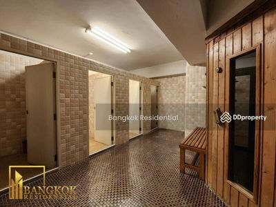 Royal Castle Sukhumvit, Bangkok, Thailand Royal Castle Sukhumvit, Bangkok, Thailand