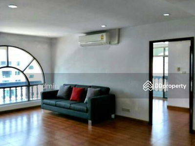 Royal Castle Sukhumvit, Bangkok, Thailand Royal Castle Sukhumvit, Bangkok, Thailand