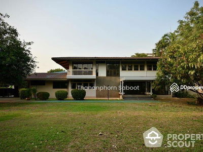 Spacious 3-Bedroom House, Bangkok, Thailand Spacious 3-Bedroom House, Bangkok, Thailand