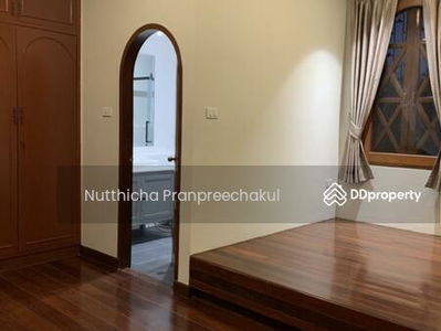 Large 4-Br House near Arl Ratchaprarop, Bangkok, Thailand Large 4-Br House near Arl Ratchaprarop, Bangkok, Thailand