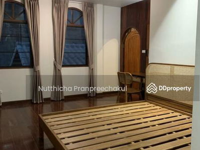 Large 4-Br House near Arl Ratchaprarop, Bangkok, Thailand Large 4-Br House near Arl Ratchaprarop, Bangkok, Thailand