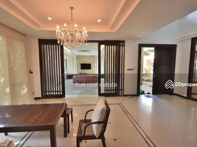 Narasiri Pattanakarn-Srinakarin, Bangkok, Thailand Narasiri Pattanakarn-Srinakarin, Bangkok, Thailand