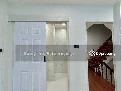 For rent and Sale Townhouse 3 storey near Bts Taksin 6 bedrooms 7 Bathrooms, Bangkok, Thailand For rent and Sale Townhouse 3 storey near Bts Taksin 6 bedrooms 7 Bathrooms, Bangkok, Thailand