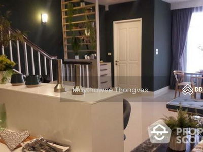 Large 3-Bedroom Townhouse, Bangkok, Thailand Large 3-Bedroom Townhouse, Bangkok, Thailand