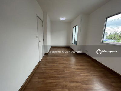 Pruksa102, Nakhon Pathom, Thailand Pruksa102, Nakhon Pathom, Thailand