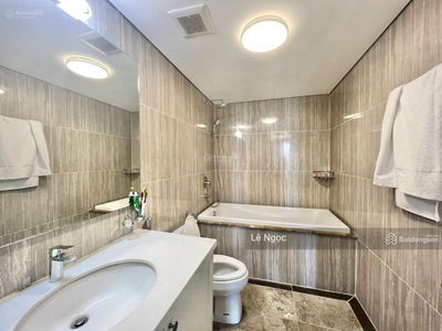 D'. Le Roi Soleil, Vietnam D'. Le Roi Soleil, Vietnam