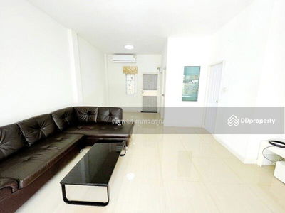 Sriracha Nong Kho Valley Koh Loi, Chon Buri, Thailand Sriracha Nong Kho Valley Koh Loi, Chon Buri, Thailand