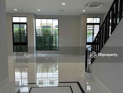 Nantawan Rama 9 New Krungthepkreetha, Bangkok, Thailand Nantawan Rama 9 New Krungthepkreetha, Bangkok, Thailand