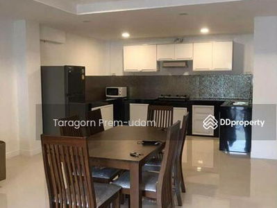Large 5-Bedroom Townhouse, Bangkok, Thailand Large 5-Bedroom Townhouse, Bangkok, Thailand