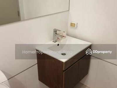 Thru Thonglor, Bangkok, Thailand Thru Thonglor, Bangkok, Thailand