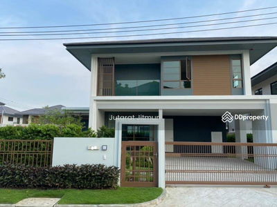 Setthasiri Phahol-Watcharapol, Bangkok, Thailand Setthasiri Phahol-Watcharapol, Bangkok, Thailand