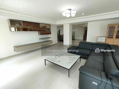 Royal Castle Sukhumvit, Bangkok, Thailand Royal Castle Sukhumvit, Bangkok, Thailand