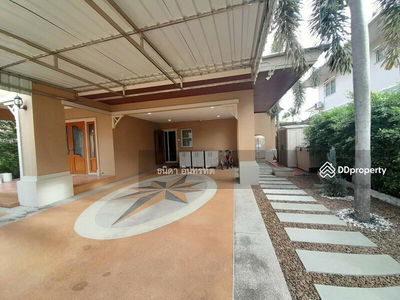 Grand Maneerin, Chon Buri, Thailand Grand Maneerin, Chon Buri, Thailand