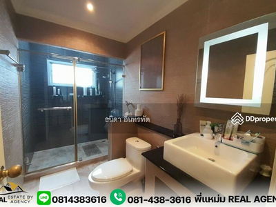 Grand Maneerin, Chon Buri, Thailand Grand Maneerin, Chon Buri, Thailand