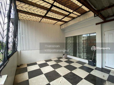 Phattanakarn 44, Bangkok, Thailand Phattanakarn 44, Bangkok, Thailand