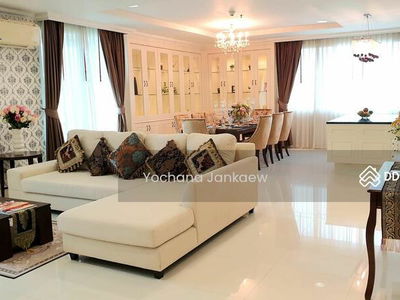 Piyathip Place, Bangkok, Thailand Piyathip Place, Bangkok, Thailand