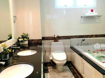 Piyathip Place, Bangkok, Thailand Piyathip Place, Bangkok, Thailand