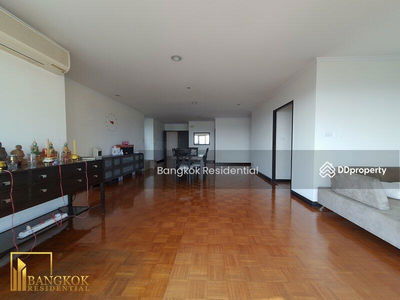 Sathorn Gardens, Bangkok, Thailand Sathorn Gardens, Bangkok, Thailand