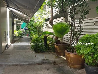 Spacious 4-Br House near BTS Phrom Phong, Bangkok, Thailand Spacious 4-Br House near BTS Phrom Phong, Bangkok, Thailand