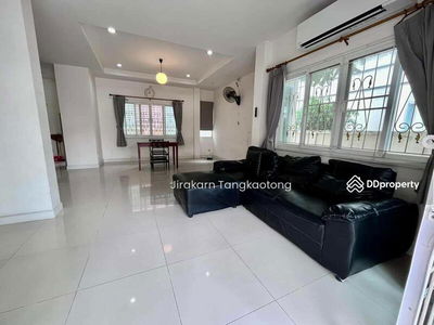 Nannarin Village, Pathum Thani, Thailand Nannarin Village, Pathum Thani, Thailand