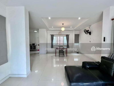 Nannarin Village, Pathum Thani, Thailand Nannarin Village, Pathum Thani, Thailand