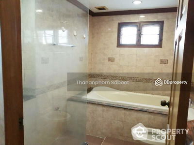 Sam Sen Nok, Bangkok, Thailand Sam Sen Nok, Bangkok, Thailand