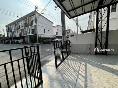 Patio Srinakarin-Rama9, Bangkok, Thailand Patio Srinakarin-Rama9, Bangkok, Thailand