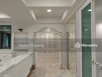 Ladawan Srinakarin, Samut Prakan, Thailand Ladawan Srinakarin, Samut Prakan, Thailand