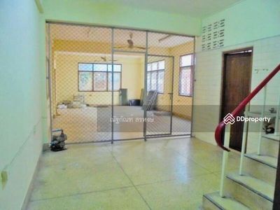 Single house, Soi Charoenrat 24, Bangkok, Thailand Single house, Soi Charoenrat 24, Bangkok, Thailand