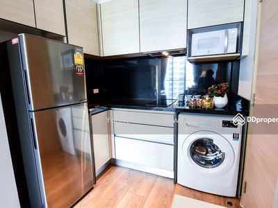 Park Origin Phrom Phong, Bangkok, Thailand Park Origin Phrom Phong, Bangkok, Thailand