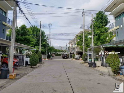 Phutthabucha Soi 9, Bangkok, Thailand Phutthabucha Soi 9, Bangkok, Thailand