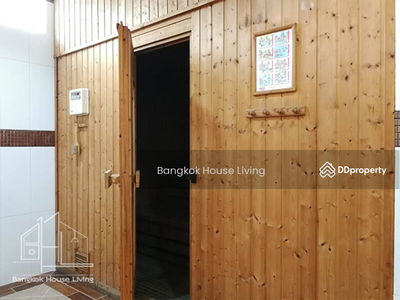 Queen's Park View, Bangkok, Thailand Queen's Park View, Bangkok, Thailand