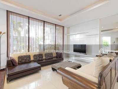 Gehäuse In Ban Ratsada, Thailand Gehäuse In Ban Ratsada, Thailand