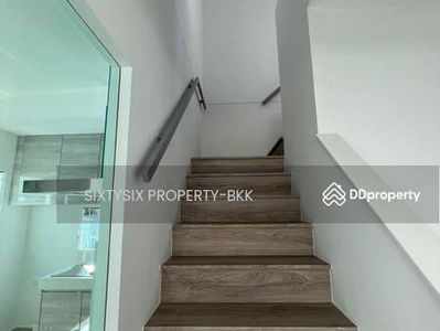 Siwalee Srinagarindra - Rom Klao, Bangkok, Thailand Siwalee Srinagarindra - Rom Klao, Bangkok, Thailand