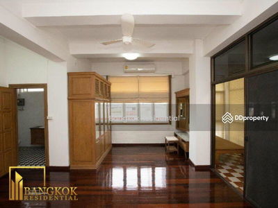 Ambassador's Court, Bangkok, Thailand Ambassador's Court, Bangkok, Thailand