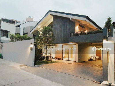 Large 4-Bedroom Villa, Bangkok, Thailand Large 4-Bedroom Villa, Bangkok, Thailand