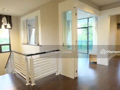 Setthasiri Onnut-Srinakarin, Bangkok, Thailand Setthasiri Onnut-Srinakarin, Bangkok, Thailand