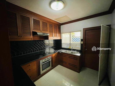 Baan Klang Krung Thonglor, Bangkok, Thailand Baan Klang Krung Thonglor, Bangkok, Thailand