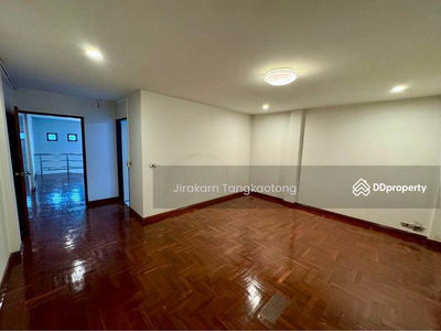 Townhouse for rent, Vibhavadi 42, near Kasetsart University, Bangkok., Thailand Townhouse for rent, Vibhavadi 42, near Kasetsart University, Bangkok., Thailand