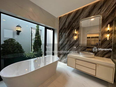 Nantawan Rama 9 New Krungthepkreetha, Bangkok, Thailand Nantawan Rama 9 New Krungthepkreetha, Bangkok, Thailand