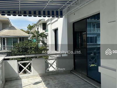 3-story semi-detached house, Town in Town, Bangkok, Thailand 3-story semi-detached house, Town in Town, Bangkok, Thailand