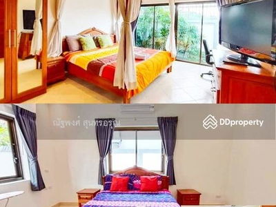 Dongtan Beach, Jomtien Beach, 4 Region Floating Market (2 km.), Chon Buri, Thailand Dongtan Beach, Jomtien Beach, 4 Region Floating Market (2 km.), Chon Buri, Thailand